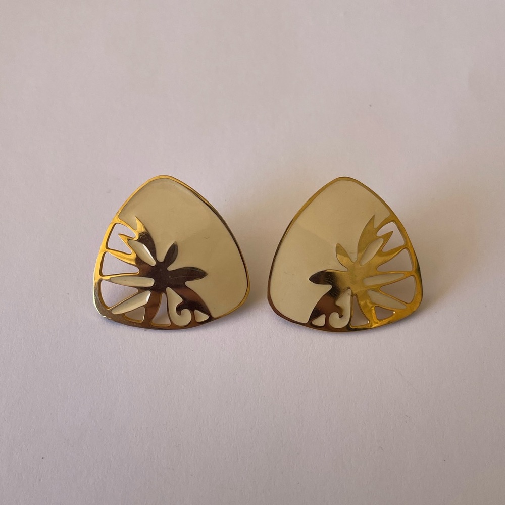 Vintage Pair of Earrings